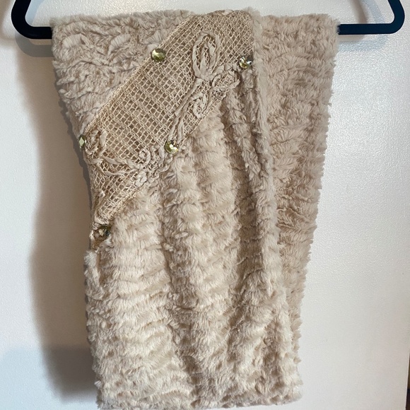 Cozy Cream Cowl - Picture 2 of 2